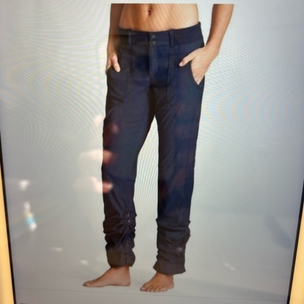 Athleta Shasta Convertible Cargo Hiking Pants Size Women’s 2 Color Blue